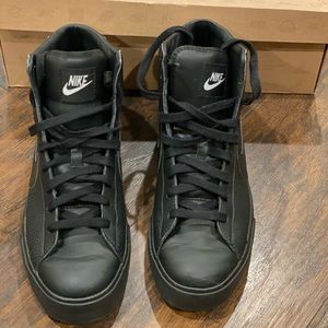 Men’s Size 10 Black and White Nike Sweet Classic High Sneakers